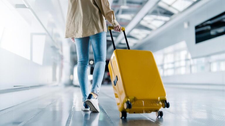 Около 300 казахстанцев застряли в ОАЭ из-за конфликта на Ближнем Востоке