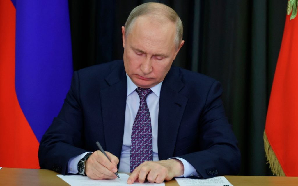 Путин назначил Юрия Горлача послом России в Греции вместо Андрея Маслова