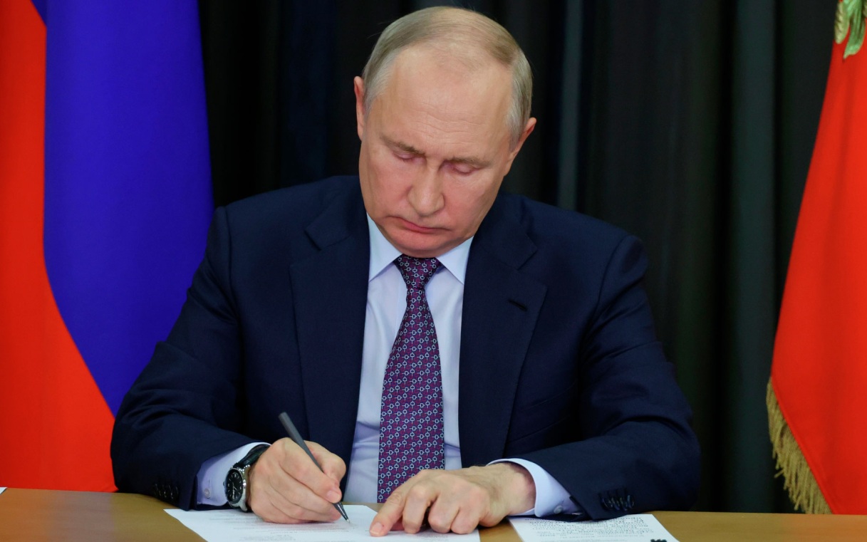Путин назначил Юрия Горлача послом России в Греции вместо Андрея Маслова